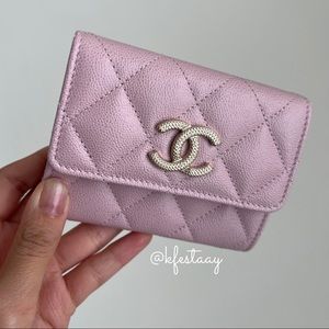 Chanel 22B flap card holder